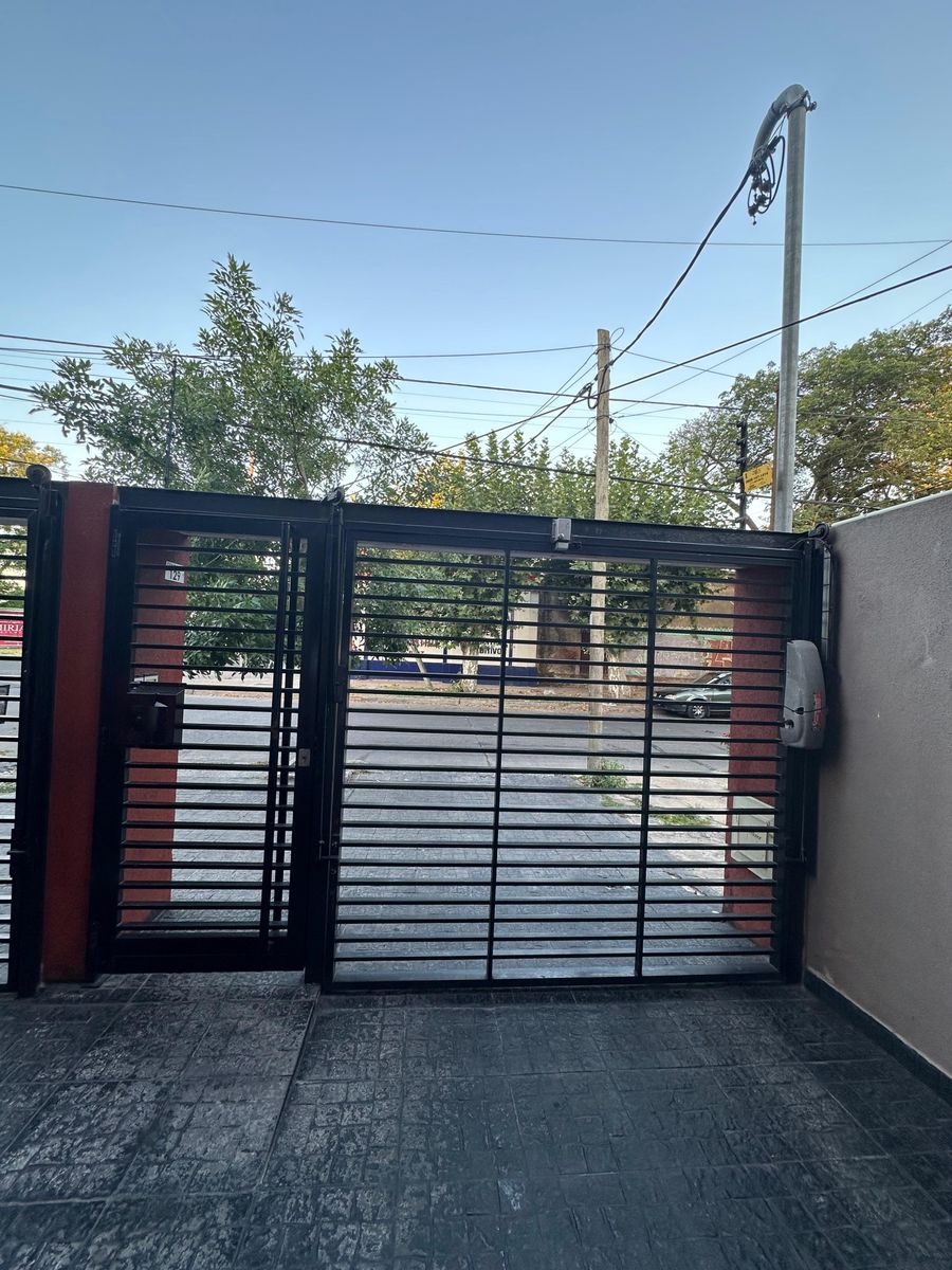 Departamento 2 Ambientes En Venta C/ Balcón Al Frente, Haedo, Provincia De Buenos Aires — foto 4