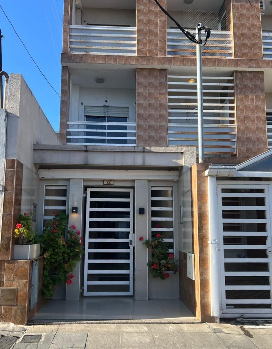 Venta Departamento de 2 ambientes y medio al frente - balcón - Ramos Mejia — foto 2