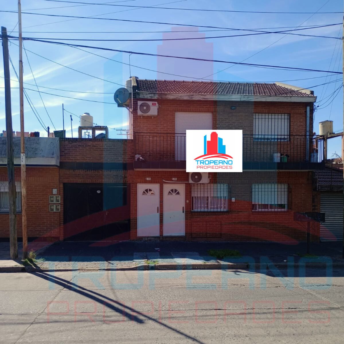 Venta Casa En Block Multifamiliar Con Patio Y Entrada De Auto La Tablada