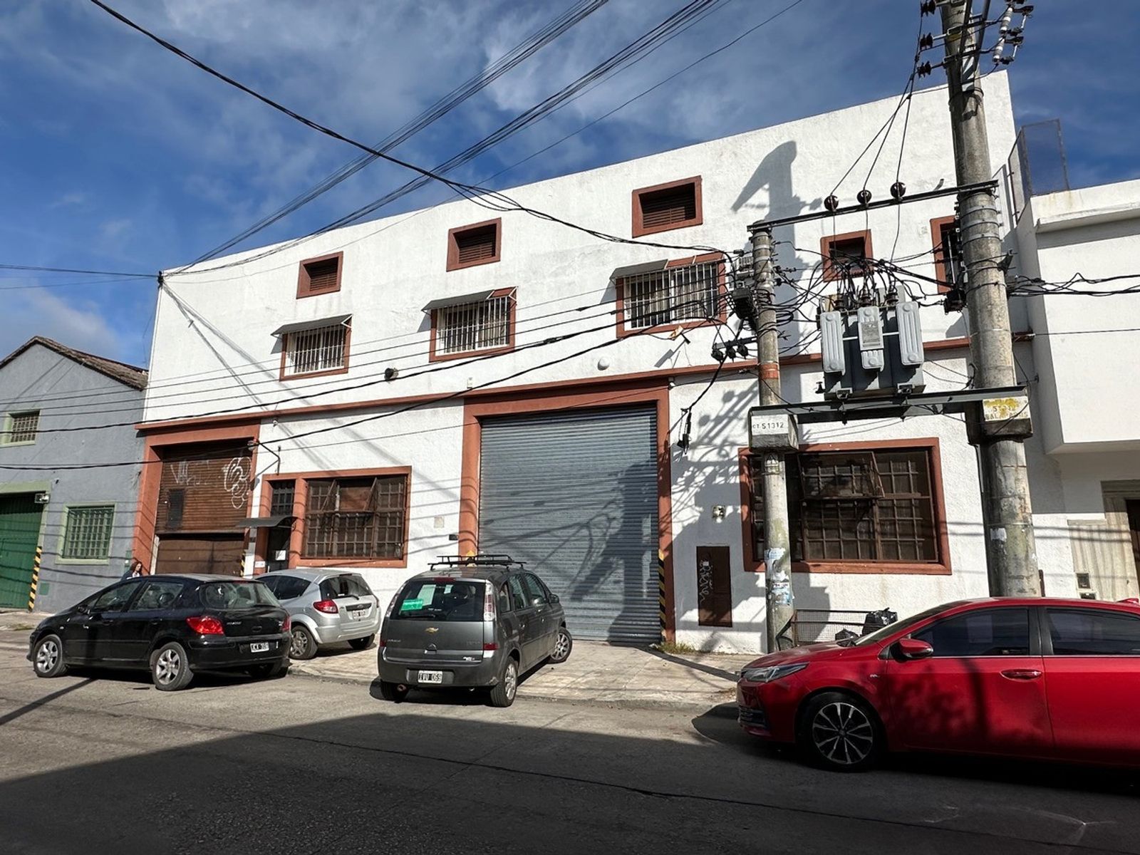 Galpón 1363 M2 En Venta, Altura 9.2 Mts, C/ Puente Grúa, Oficinas,Baños, Vestuarios. Lomas Del Mirador. — foto 2