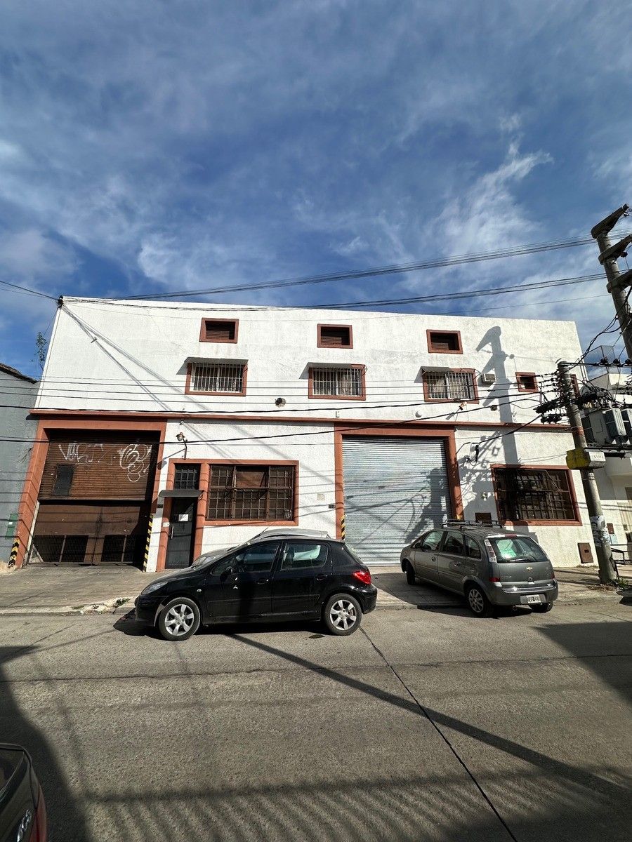 Galpón 1363 M2 En Venta, Altura 9.2 Mts, C/ Puente Grúa, Oficinas,Baños, Vestuarios. Lomas Del Mirador. — foto 3
