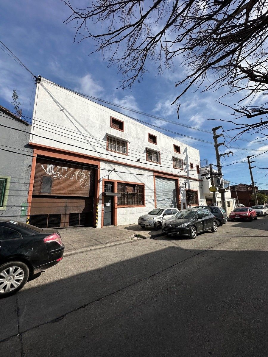 Galpón 1363 M2 En Venta, Altura 9.2 Mts, C/ Puente Grúa, Oficinas,Baños, Vestuarios. Lomas Del Mirador. — foto 4
