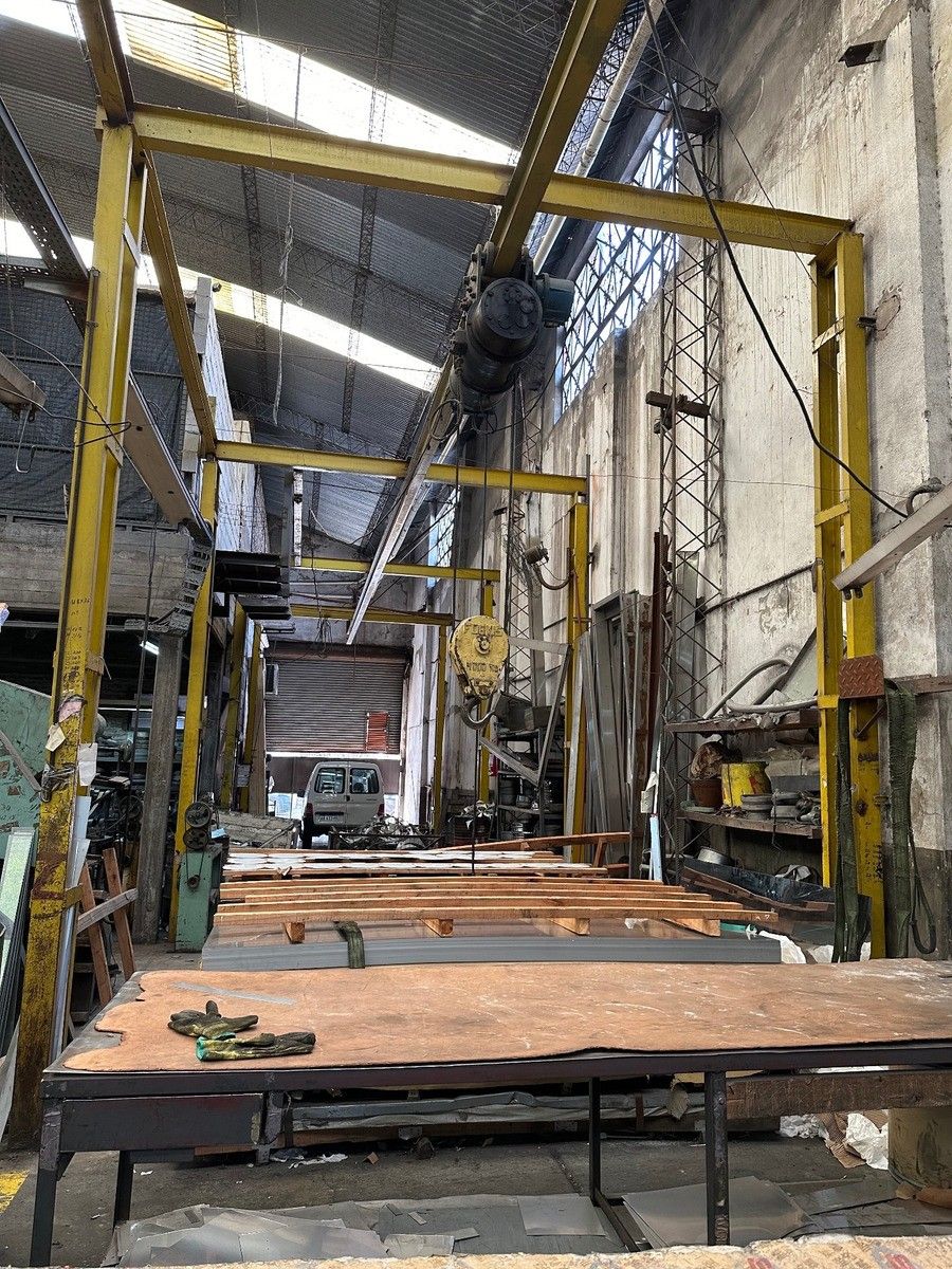 Galpón 1363 M2 En Venta, Altura 9.2 Mts, C/ Puente Grúa, Oficinas,Baños, Vestuarios. Lomas Del Mirador. — foto 6