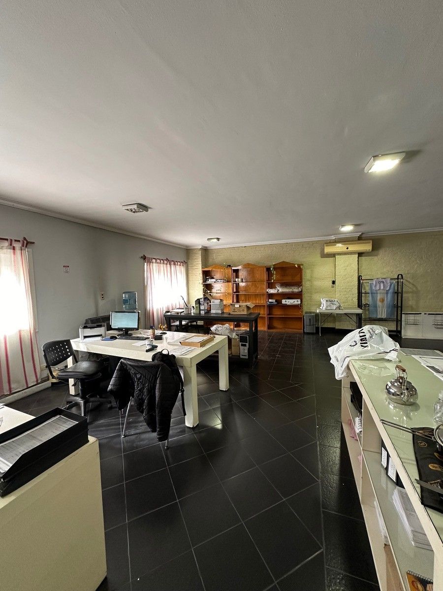 Galpón 1363 M2 En Venta, Altura 9.2 Mts, C/ Puente Grúa, Oficinas,Baños, Vestuarios. Lomas Del Mirador. — foto 10