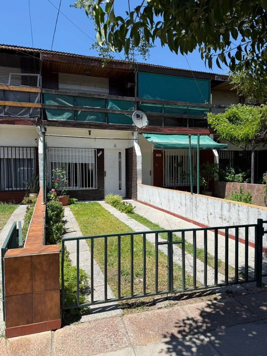 Duplex 3 Amb. Amplios C/ Garage Y Patio, Lomas Del Mirador.