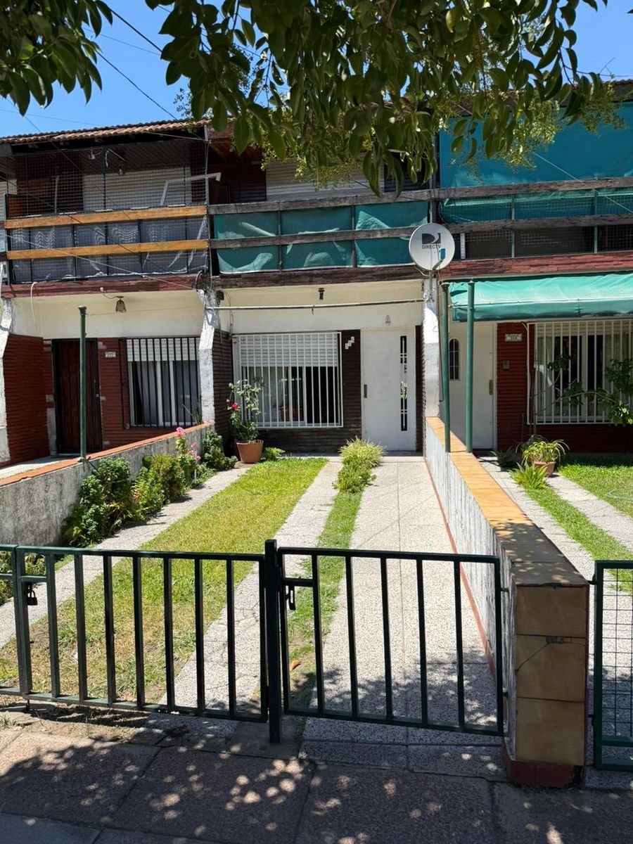 Duplex 3 Amb. Amplios C/ Garage Y Patio, Lomas Del Mirador. — foto 2