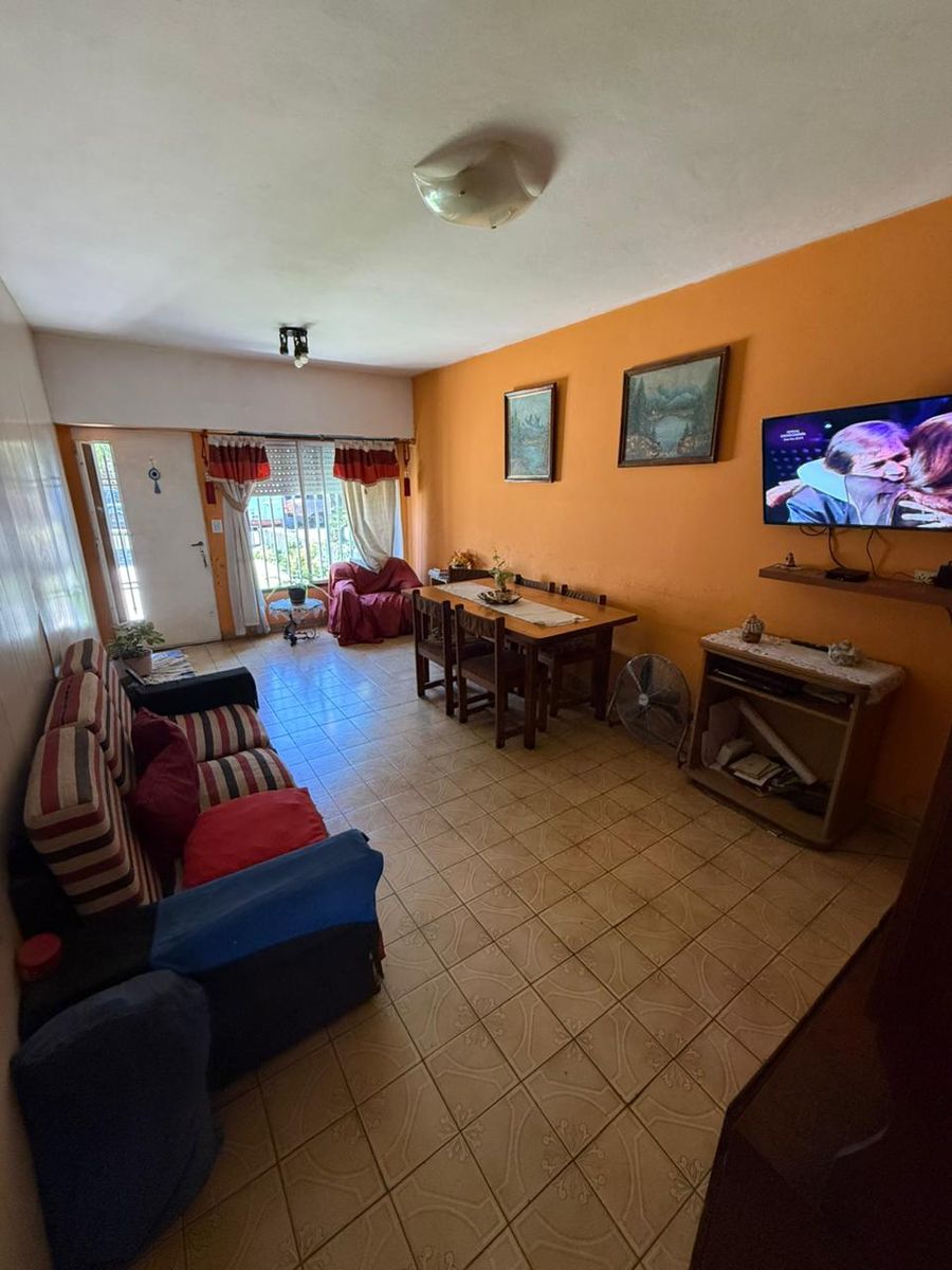 Duplex 3 Amb. Amplios C/ Garage Y Patio, Lomas Del Mirador. — foto 3