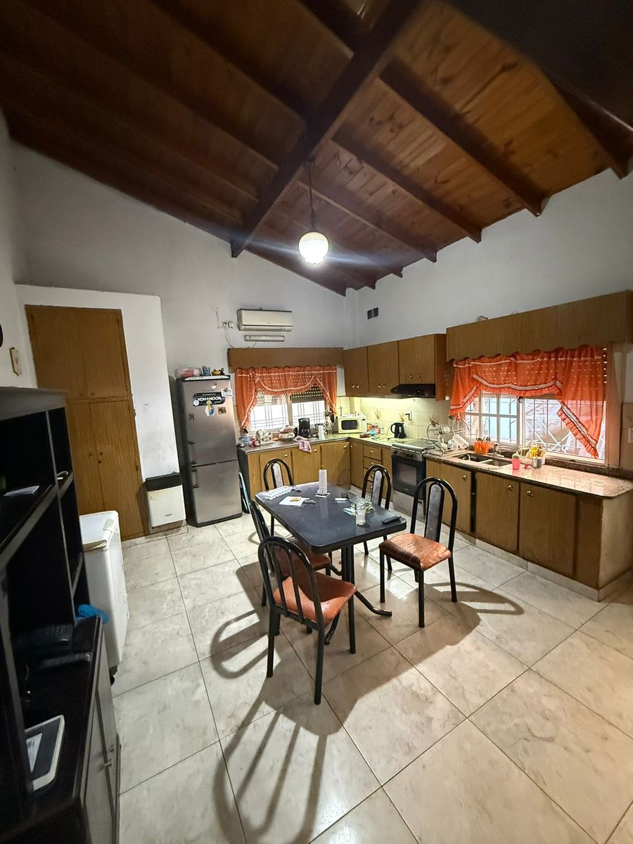 VENTA Casa de 4 ambientes - patio - garage - lavadero La Tablada — foto 2