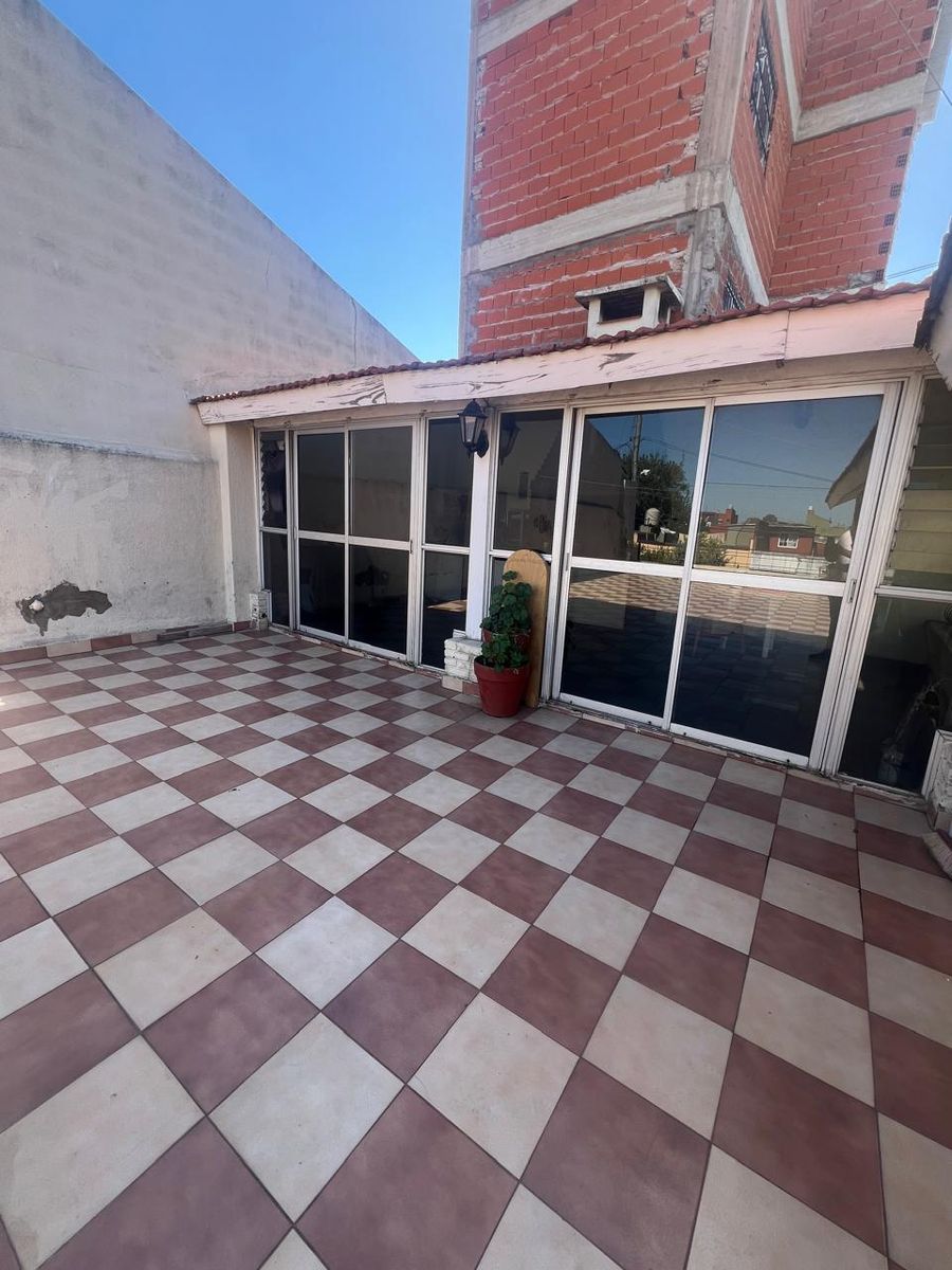VENTA PH tipo casa de 4 ambientes - patio y terraza - La Tablada - 3