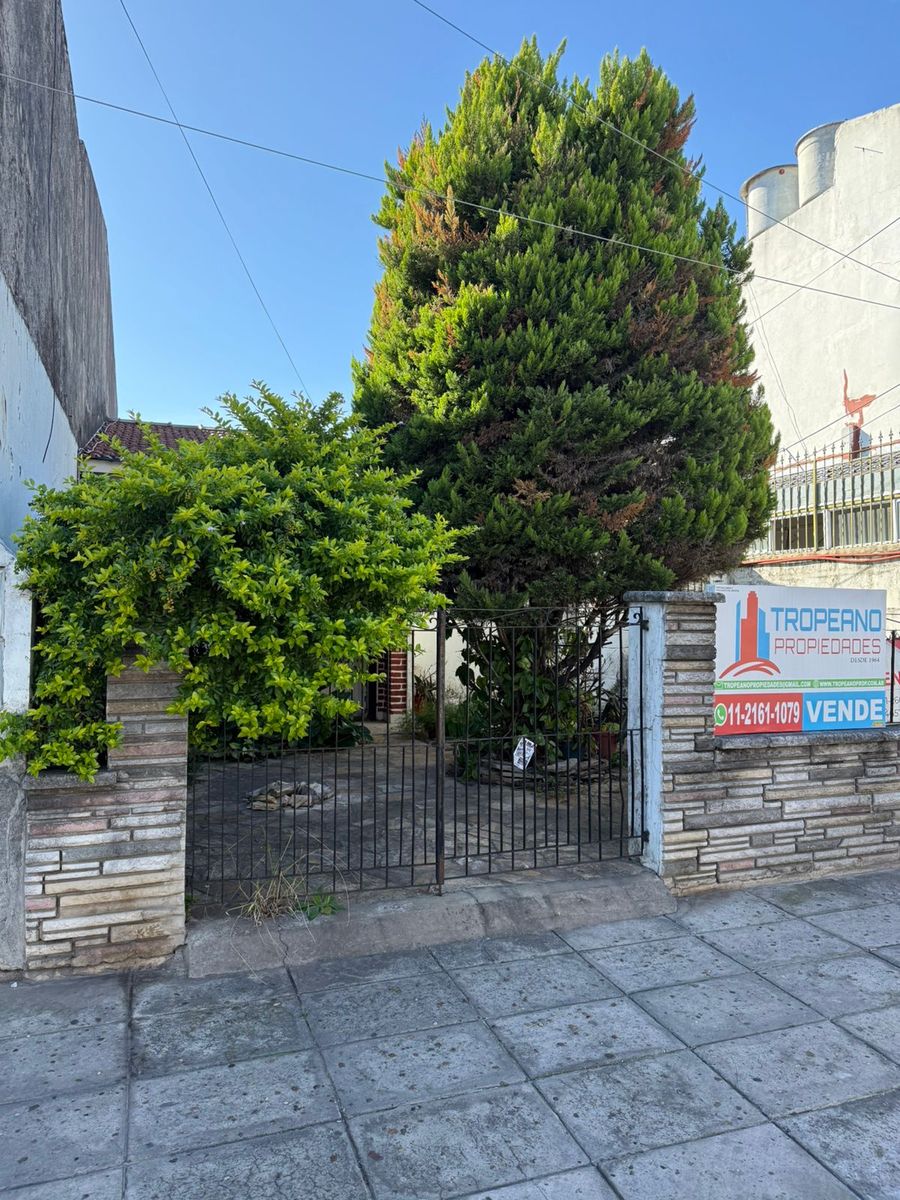 Oportunidad Ph 3 Amb Al Frente Con Cochera Y Patio A Refaccionar Lomas Del Mirador - 2