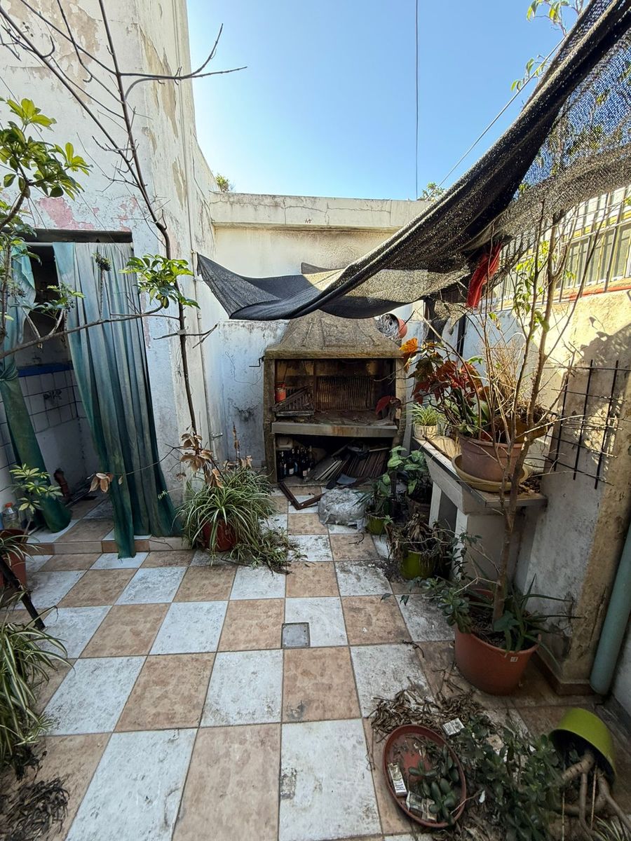 Oportunidad Ph 3 Amb Al Frente Con Cochera Y Patio A Refaccionar Lomas Del Mirador - 9