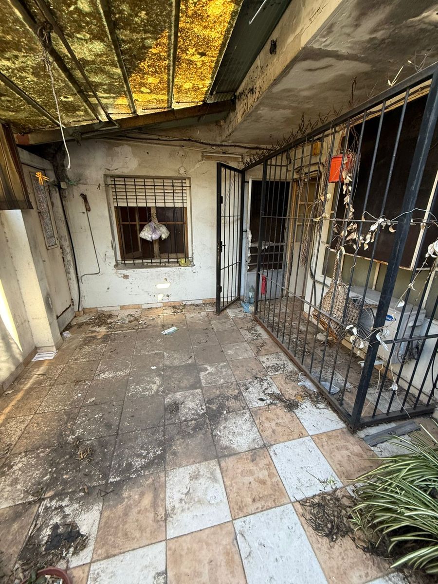 Oportunidad Ph 3 Amb Al Frente Con Cochera Y Patio A Refaccionar Lomas Del Mirador - 10