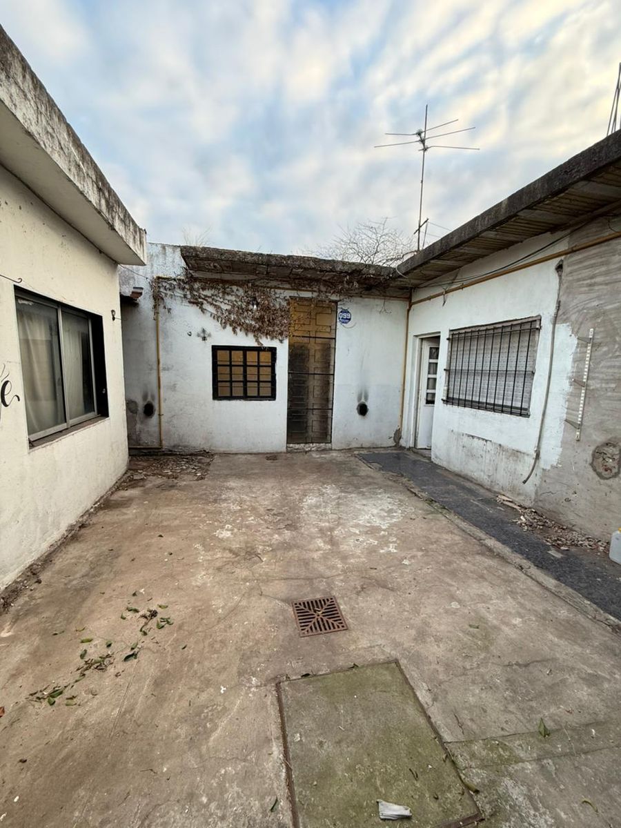 2 casas en block en La Tablada en venta - 23