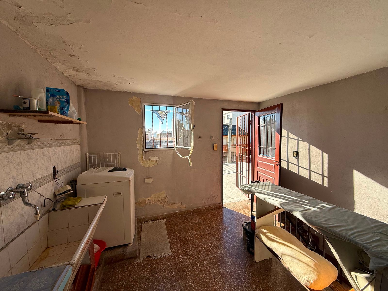 Casa en venta 6 ambientes con Jardin cochera pasante quincho y despensa - 6