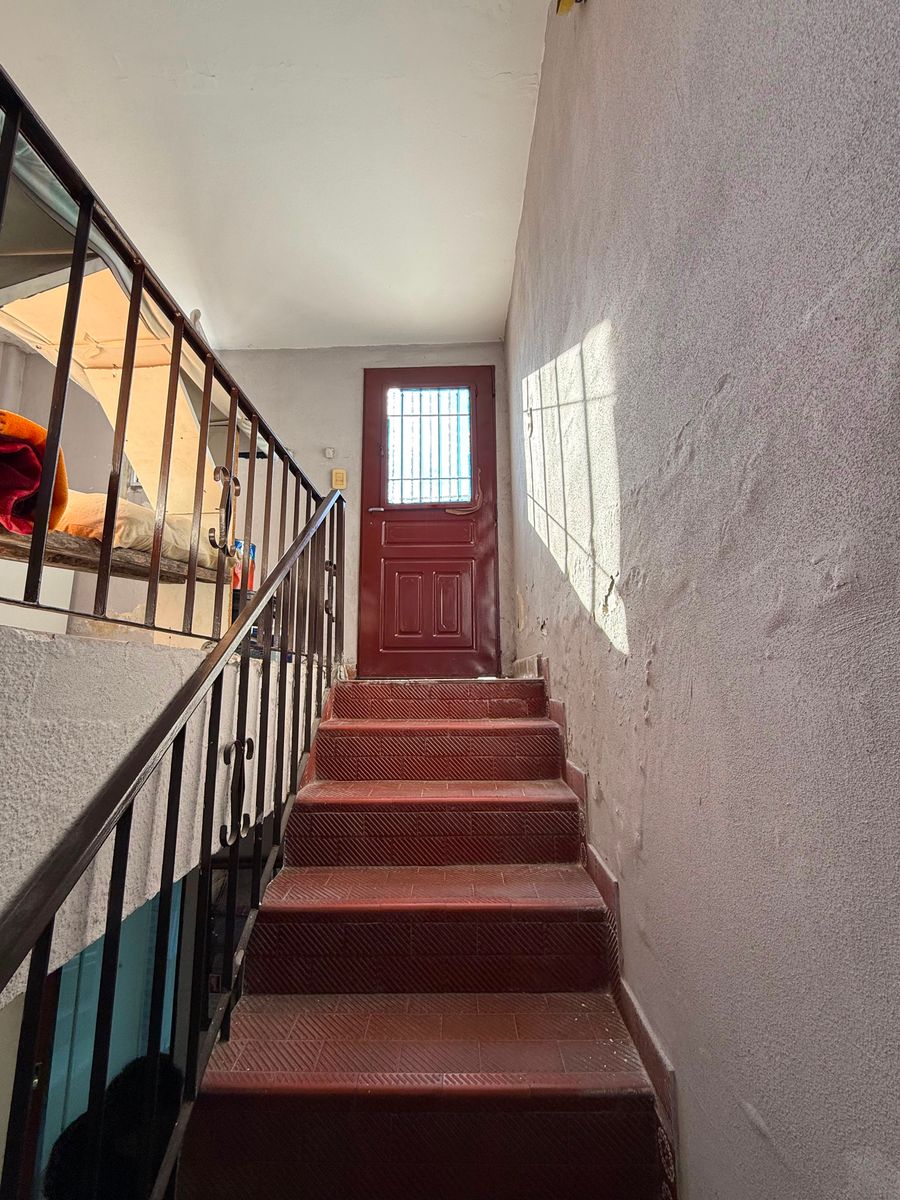 Casa en venta 6 ambientes con Jardin cochera pasante quincho y despensa - 7