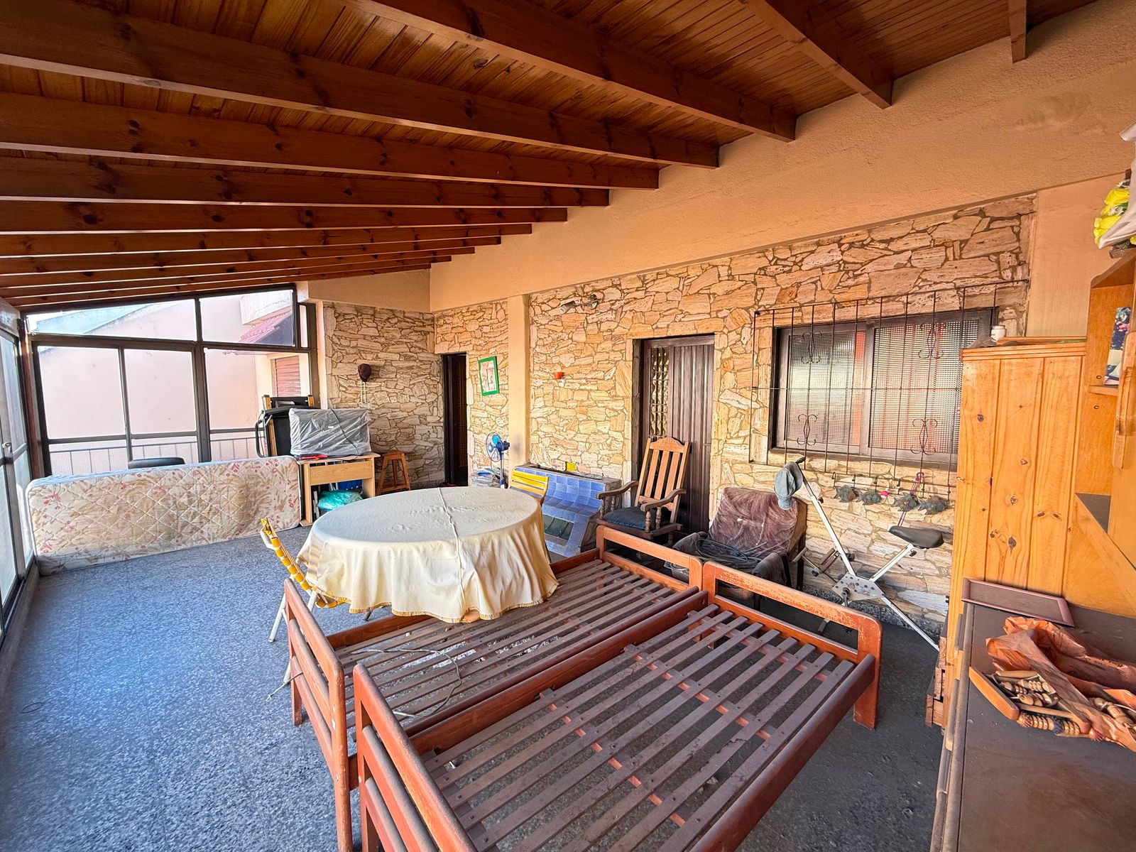 Casa en venta 6 ambientes con Jardin cochera pasante quincho y despensa - 9
