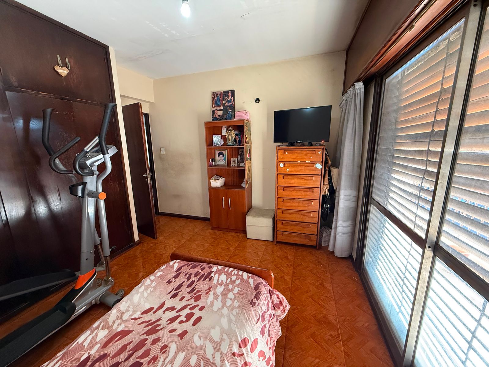 Casa en venta 6 ambientes con Jardin cochera pasante quincho y despensa - 14