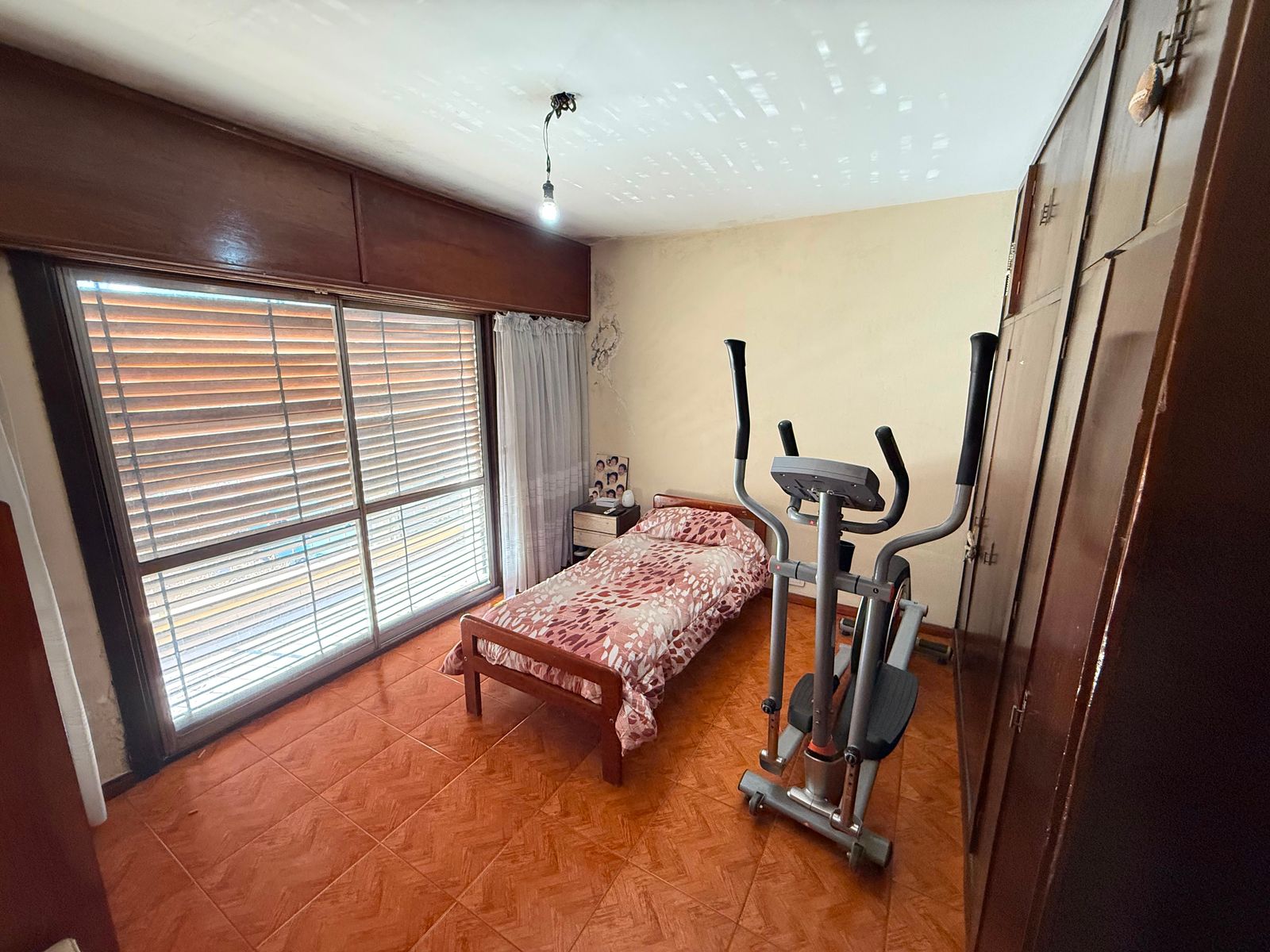 Casa en venta 6 ambientes con Jardin cochera pasante quincho y despensa - 15