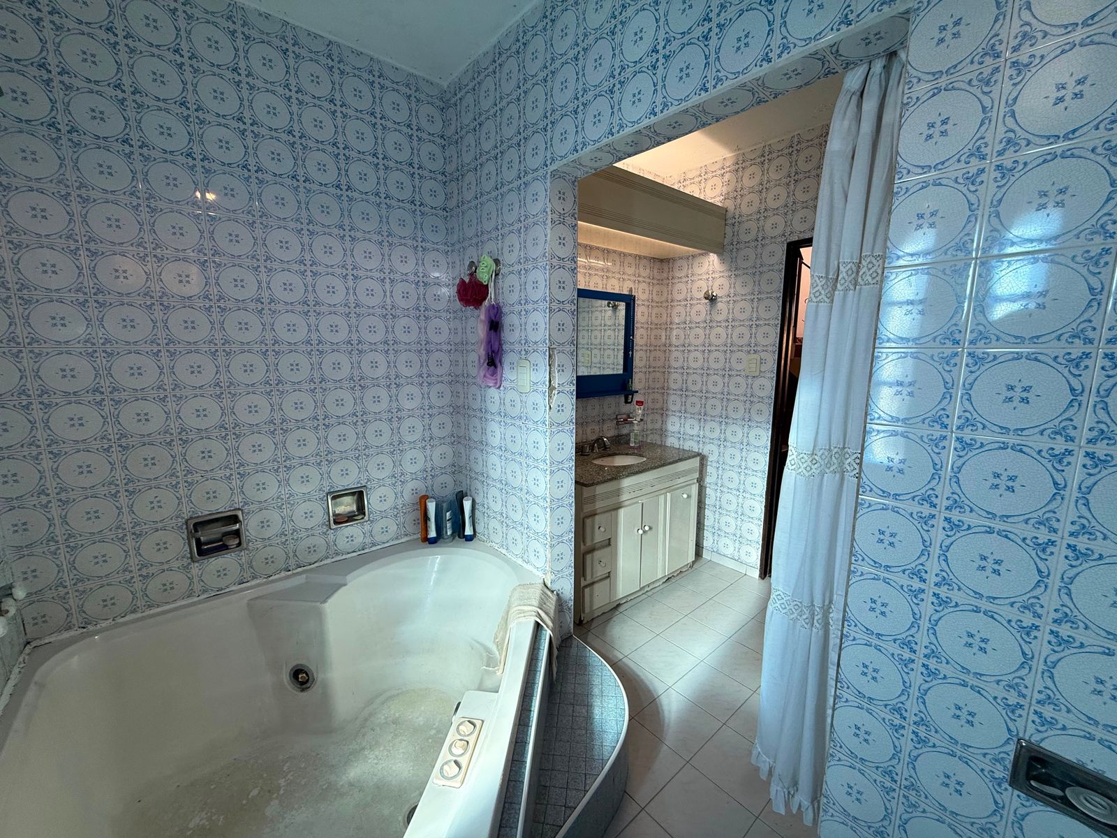 Casa en venta 6 ambientes con Jardin cochera pasante quincho y despensa - 17