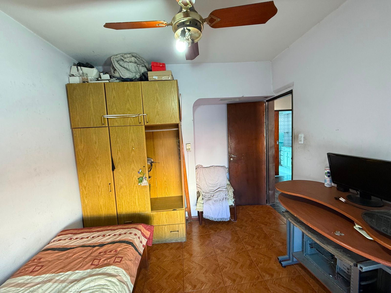 Casa en venta 6 ambientes con Jardin cochera pasante quincho y despensa - 24