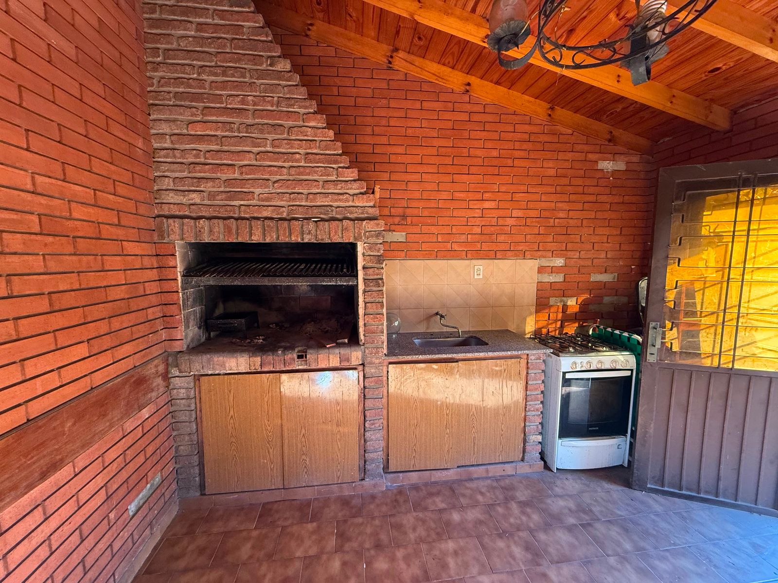 Casa en venta 6 ambientes con Jardin cochera pasante quincho y despensa - 27
