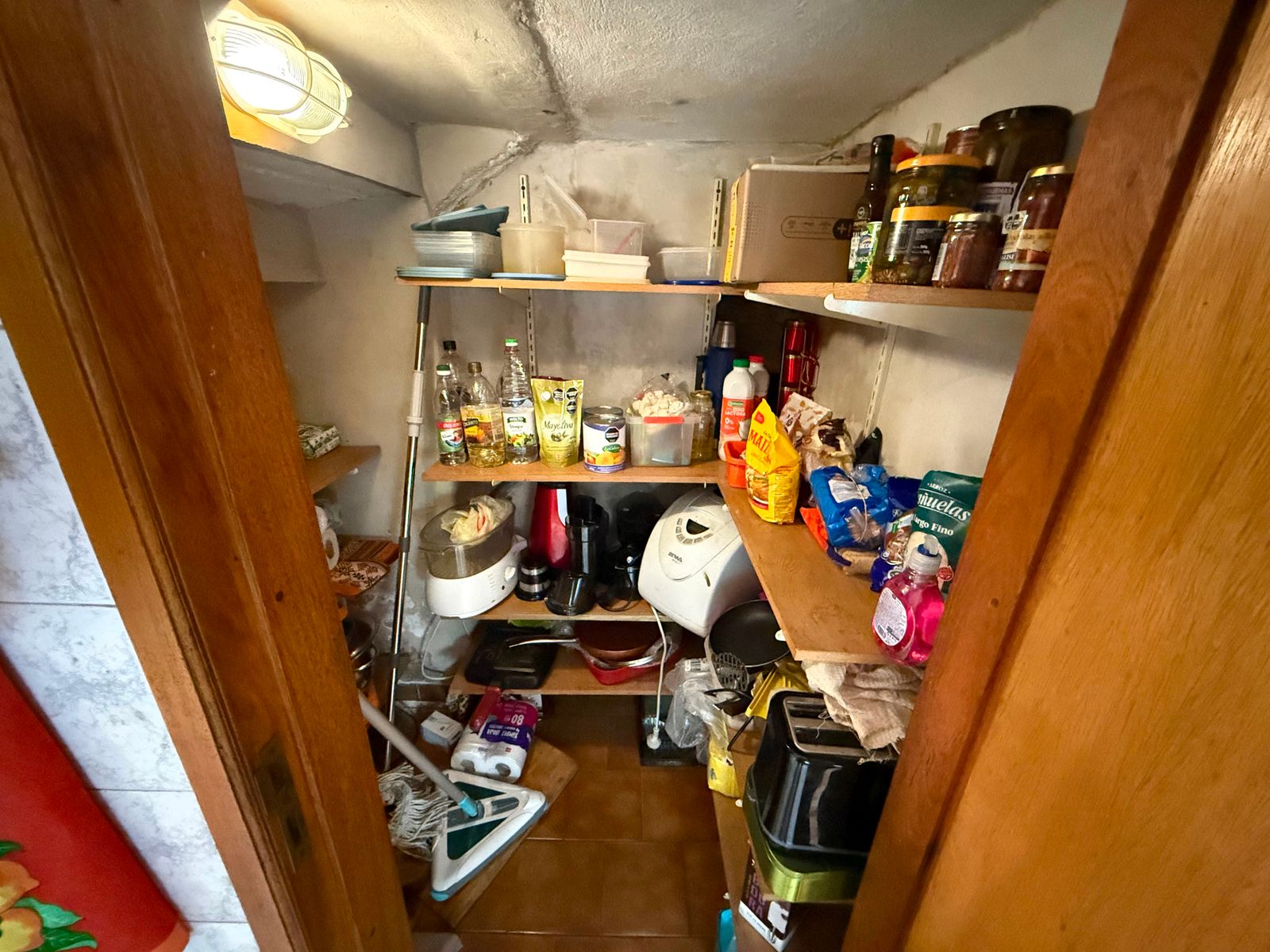 Casa en venta 6 ambientes con Jardin cochera pasante quincho y despensa - 41