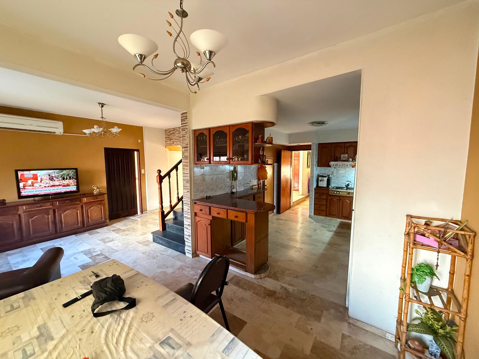 Casa en venta 6 ambientes con Jardin cochera pasante quincho y despensa - 43