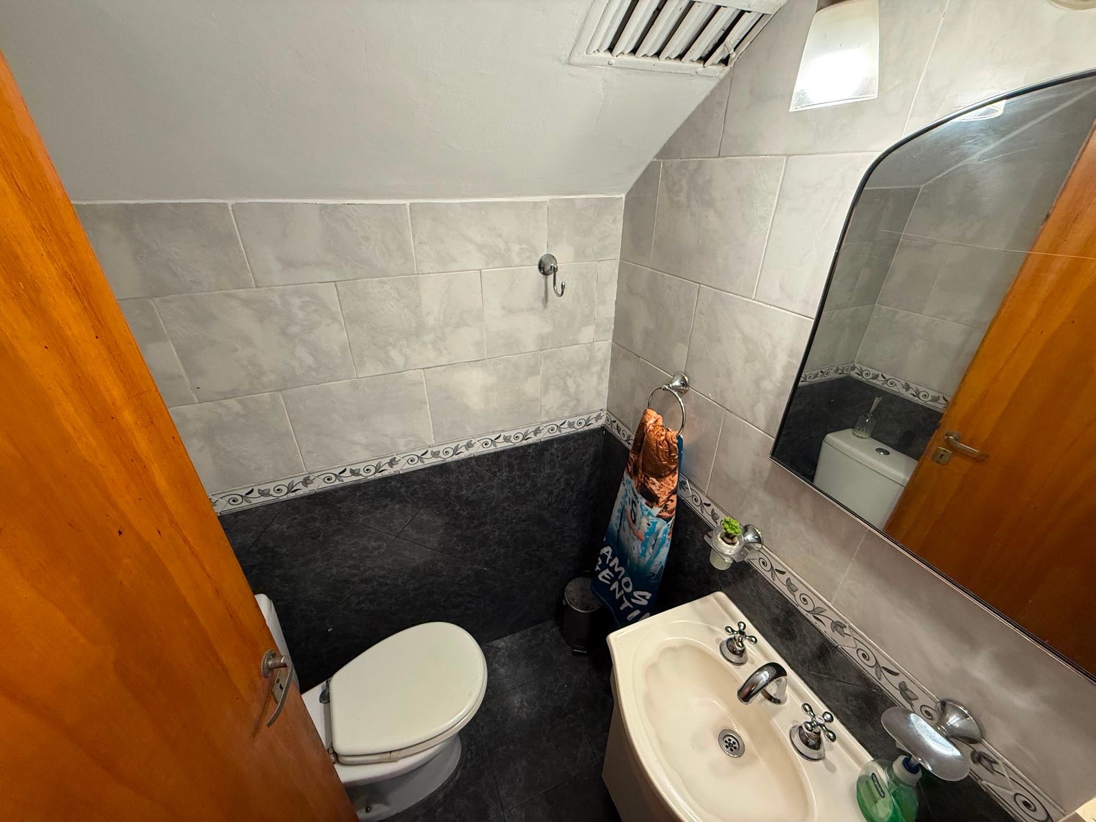 Casa en venta 6 ambientes con Jardin cochera pasante quincho y despensa - 45