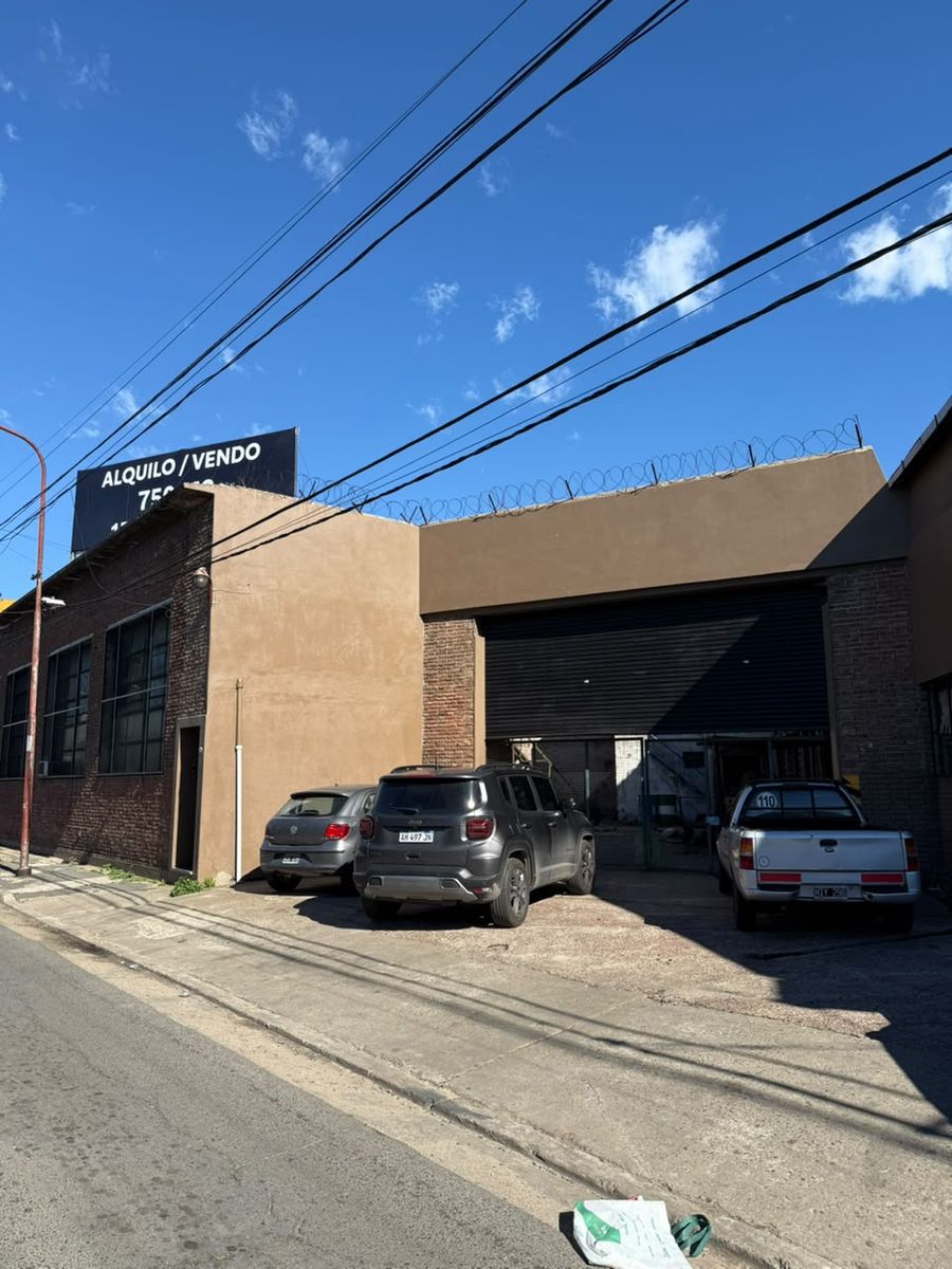 Galpon Industrial 500M2 Cub. Sobre Av. Diaz Velez Importantes Accesos En Ramos Mejia - 22