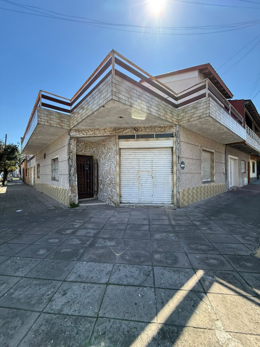 Local En Alquiler, Esquina Olleros y Cerrito, La Tablada