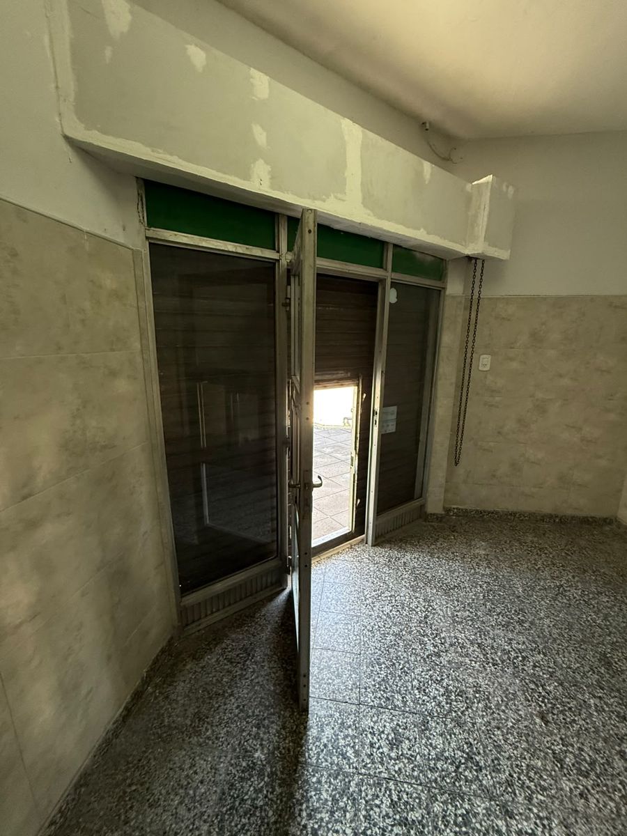 Local En Alquiler, Esquina Olleros y Cerrito, La Tablada — foto 4