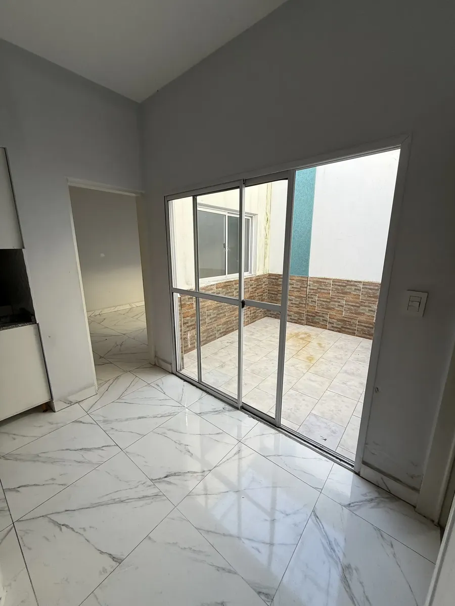 Departamento En Alquiler 2 Ambientes Con Patio Primer Piso X Escalera. La Tablada. — foto 2