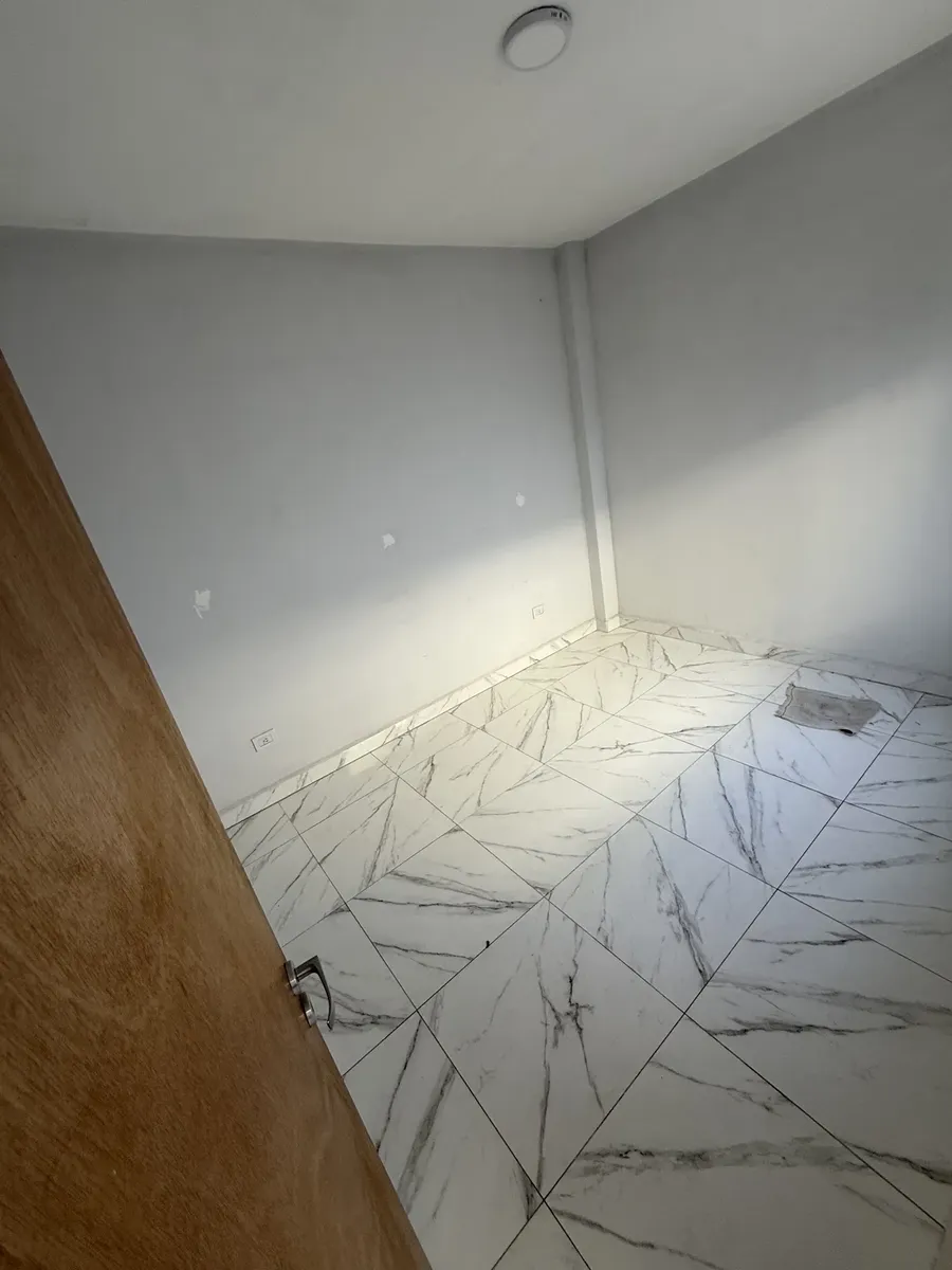 Departamento En Alquiler 2 Ambientes Con Patio Primer Piso X Escalera. La Tablada. — foto 4