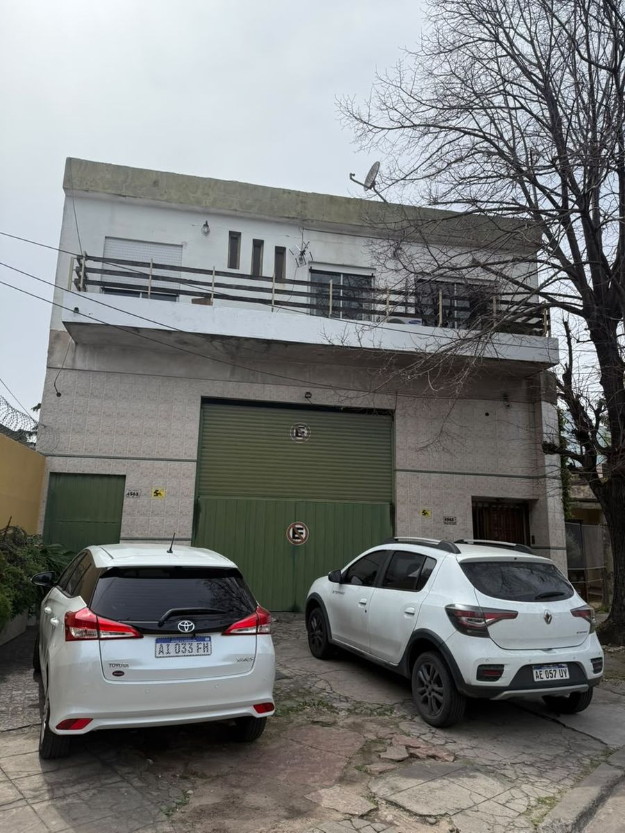 Venta De Vivienda Con Galpon 400m2, La Tablada