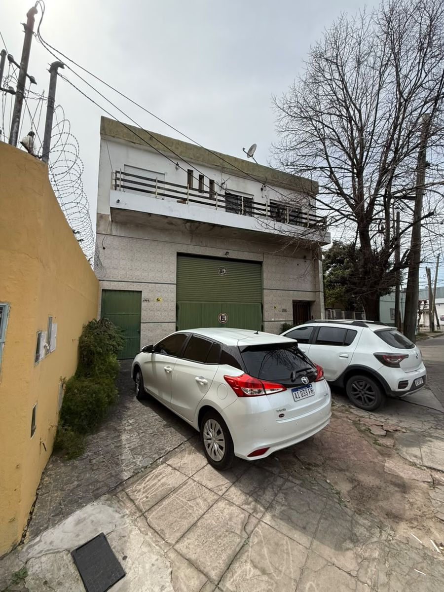 Venta De Vivienda Con Galpon 400m2, La Tablada — foto 2