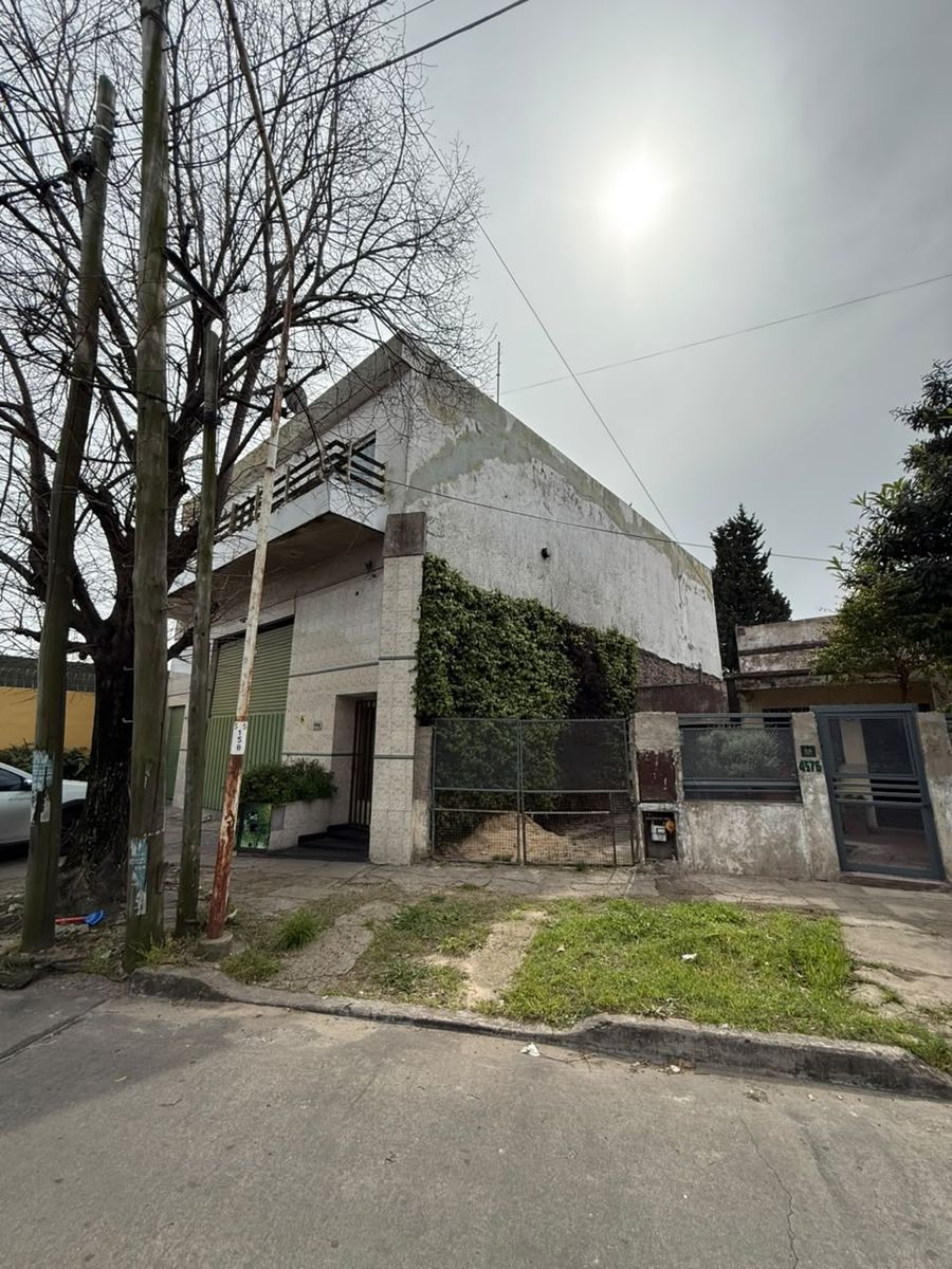 Venta De Vivienda Con Galpon 400m2, La Tablada — foto 3
