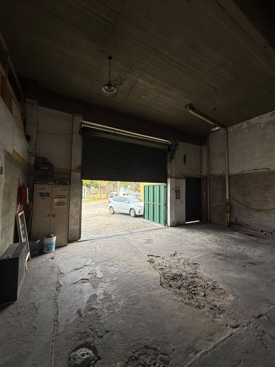 Venta De Vivienda Con Galpon 400m2, La Tablada — foto 9