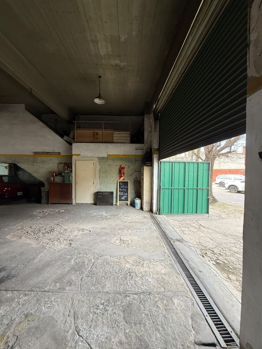 Venta De Vivienda Con Galpon 400m2, La Tablada — foto 10