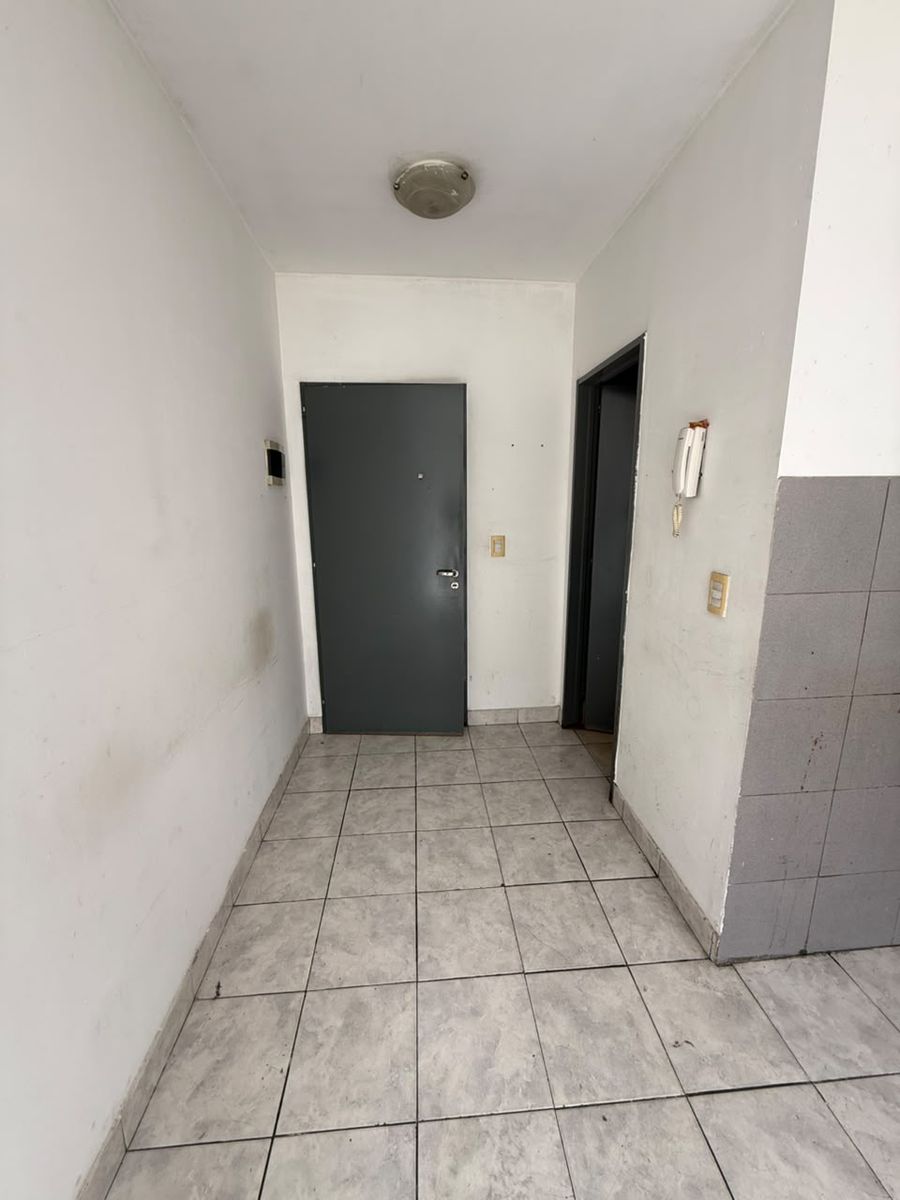 Monoambiente En Alquiler 2do Piso por escalera en Esquina, Villa Lugano — foto 4