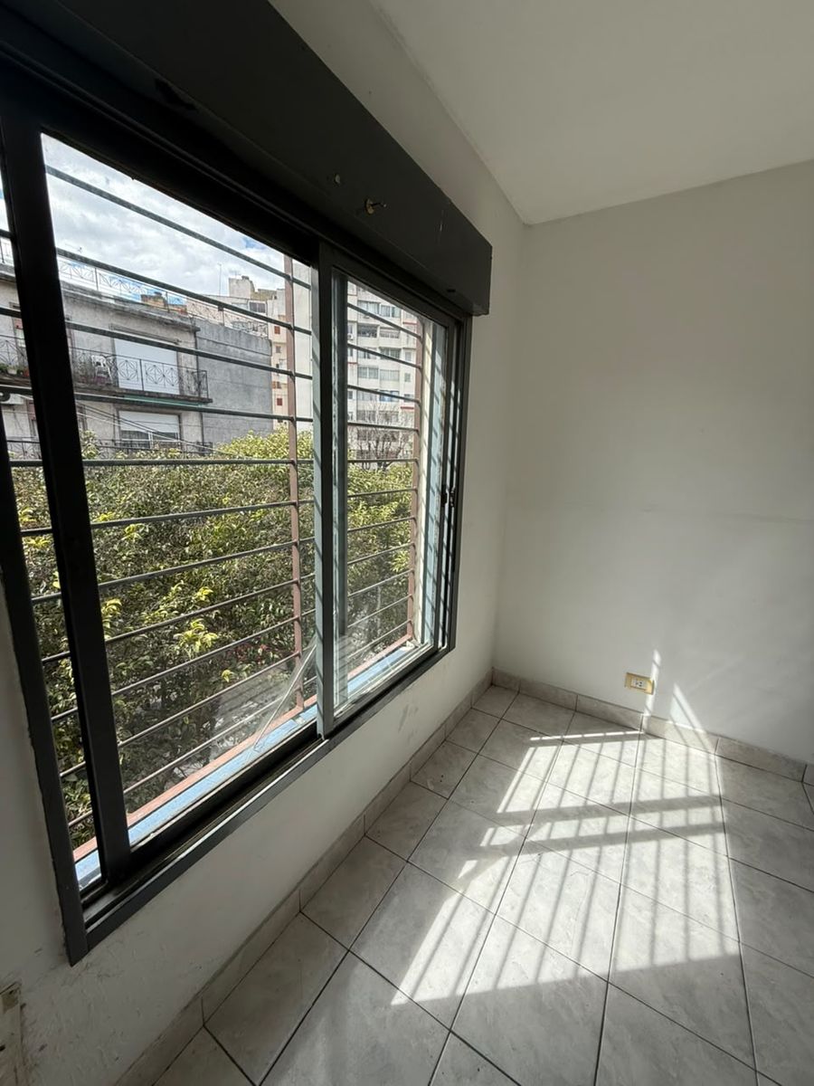 Monoambiente En Alquiler 2do Piso por escalera en Esquina, Villa Lugano — foto 11