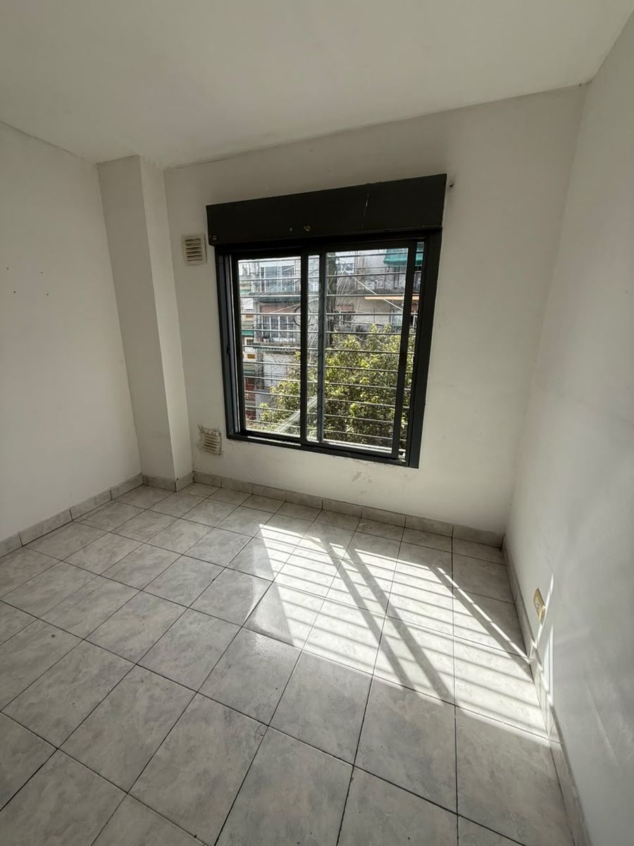 Monoambiente En Alquiler 2do Piso por escalera en Esquina, Villa Lugano — foto 12