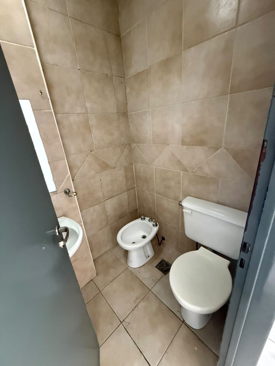 Monoambiente En Alquiler 2do Piso por escalera en Esquina, Villa Lugano - 16
