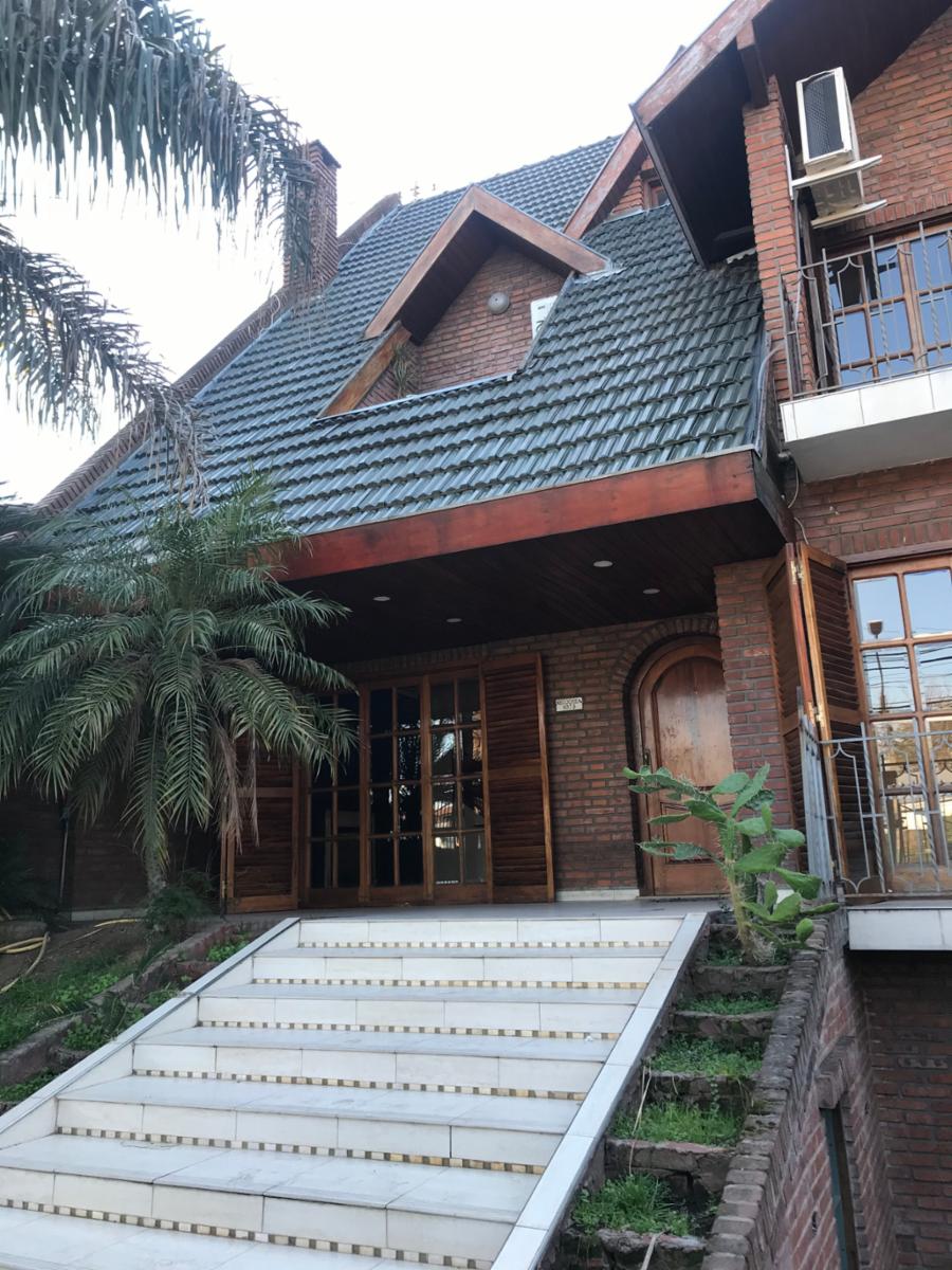 HURLINGHAM SOLIDO CHALET CLASICO EN VENTA, SUBSUELO Y 3 PLANTAS. — foto 2