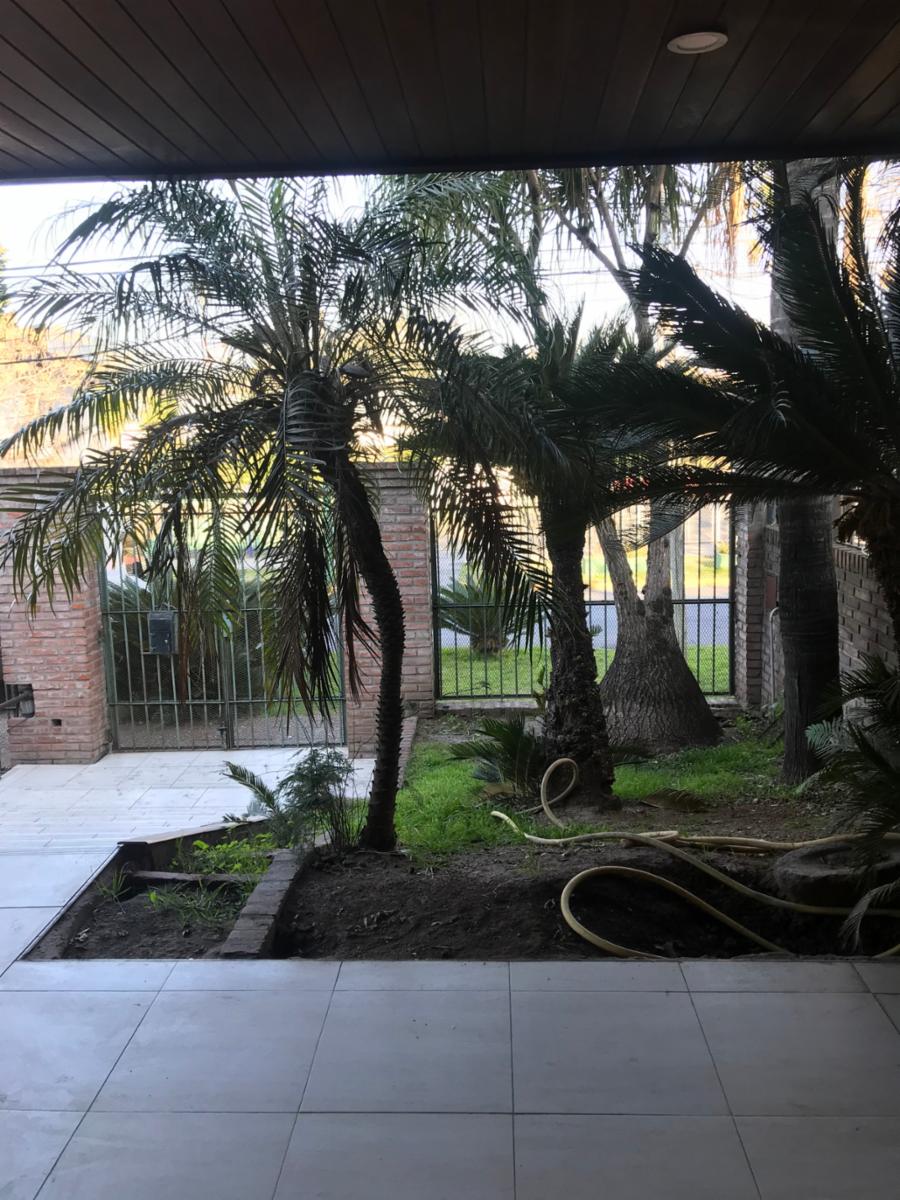 HURLINGHAM SOLIDO CHALET CLASICO EN VENTA, SUBSUELO Y 3 PLANTAS. — foto 3