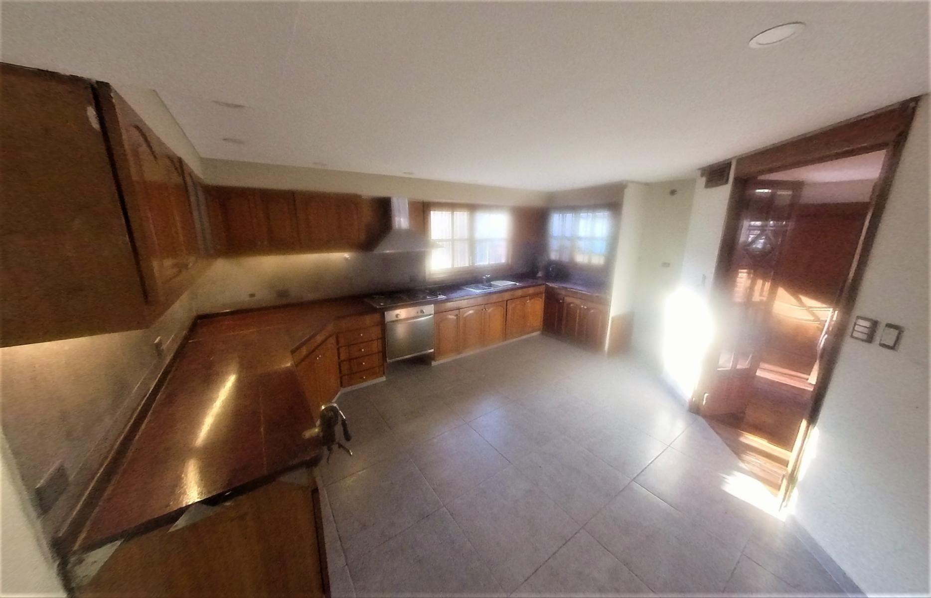 HURLINGHAM SOLIDO CHALET CLASICO EN VENTA, SUBSUELO Y 3 PLANTAS. — foto 7