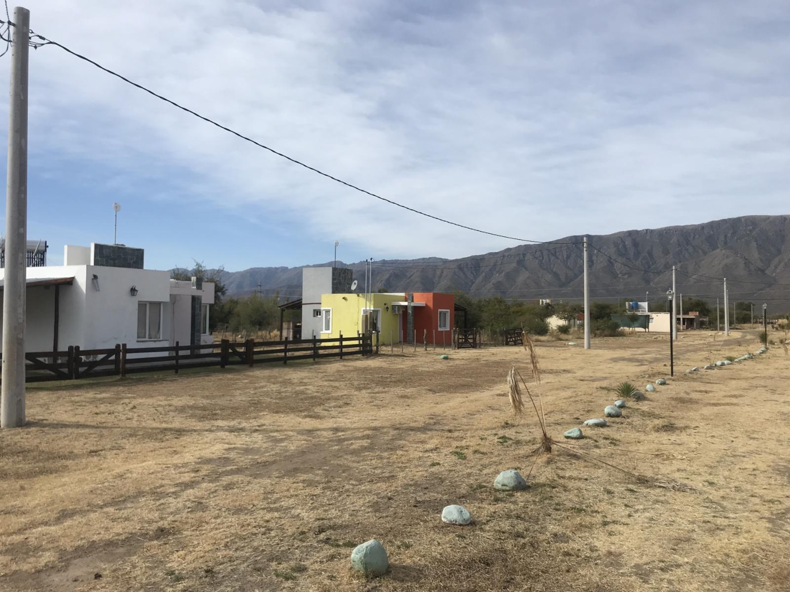 TU LUGAR EN LAS SIERRAS, LOTEO DE 1000 MTS2 MAS CASA LLAVE EN MANO. ULTIMOS DISPONIBLES, BARRIO CONSOLIDADO, VIVIENDA PERMANENTE O FINES TURISTICOS. ECO PUEBLO MONTE DE ORO. - 9