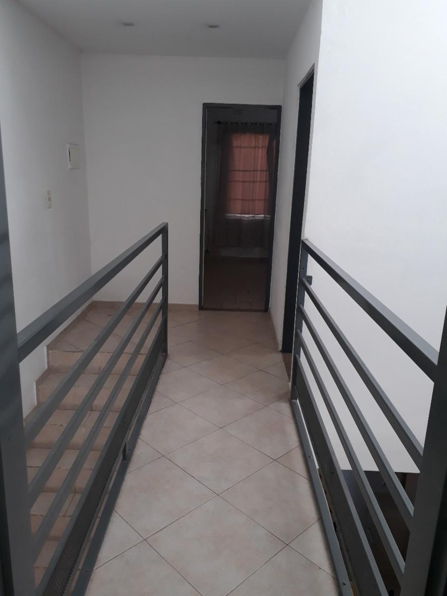 DUPLEX EN VENTA 3 AMBIENTES CON GARAGE Y FONDO LIBRE — foto 2