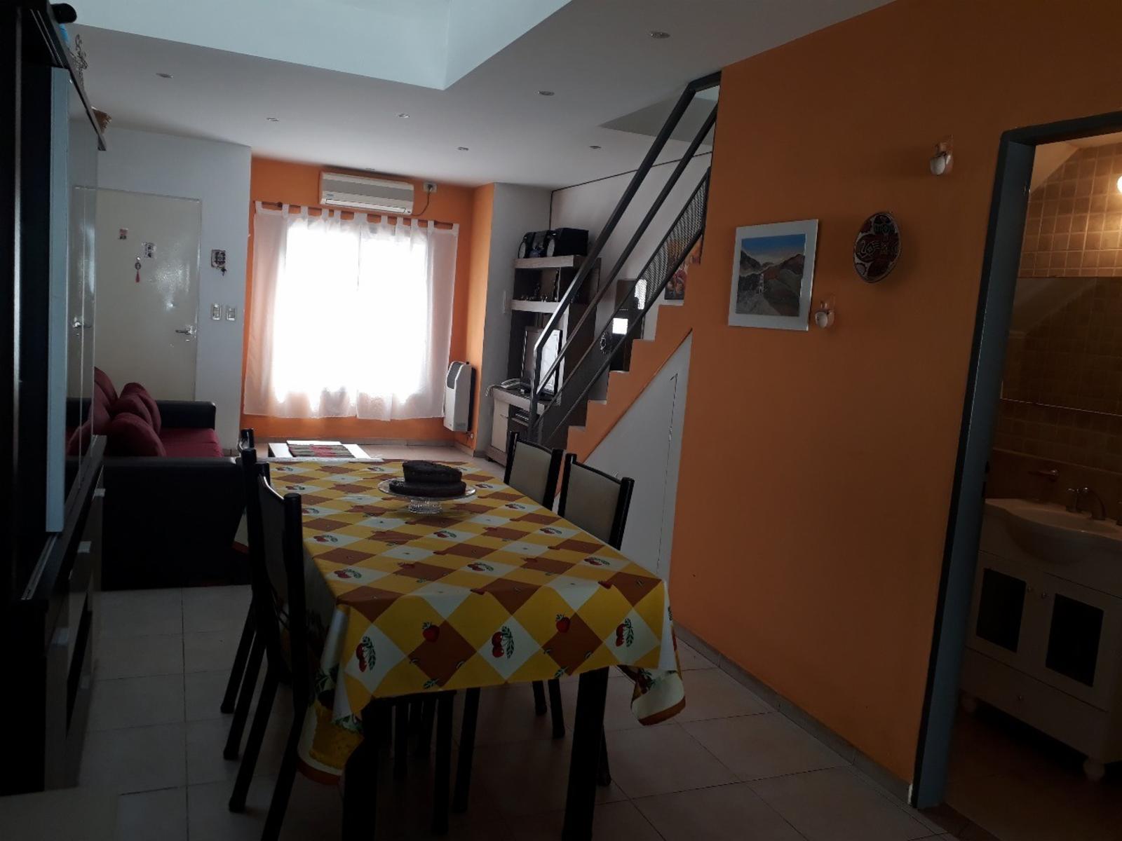 DUPLEX EN VENTA 3 AMBIENTES CON GARAGE Y FONDO LIBRE — foto 3