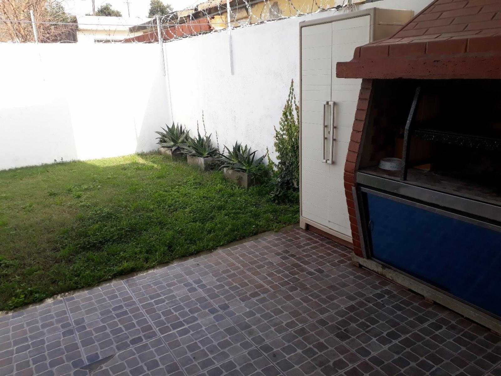 DUPLEX EN VENTA 3 AMBIENTES CON GARAGE Y FONDO LIBRE — foto 9