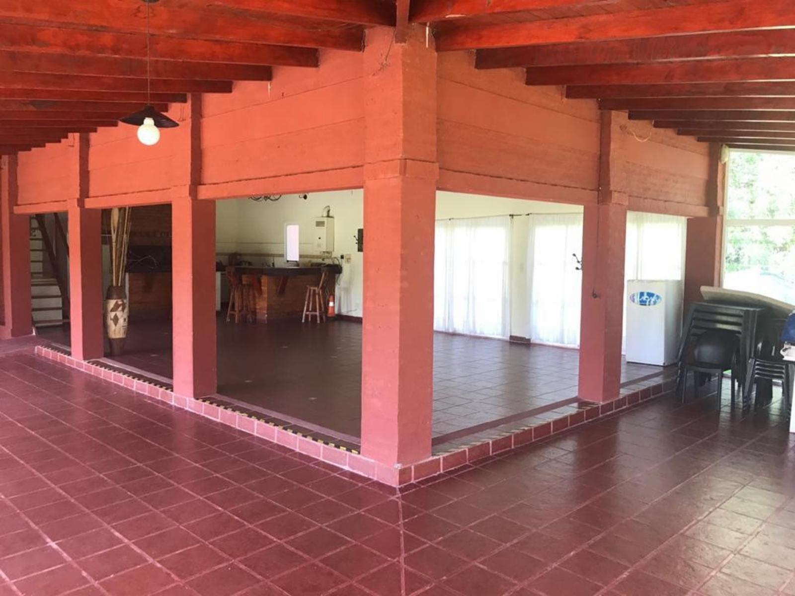 Complejo de cabañas con pileta en amplio parque de 4has con salón para eventos - Colón E. Ríos - 2